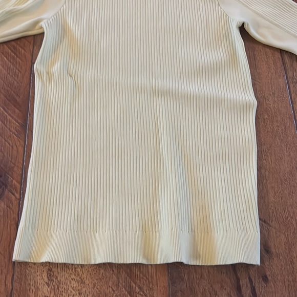 Judith & Charles Yellow Short Sleeve Ribbed Sweater Medium - Picture 3 of 11